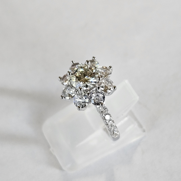 GRA Certified Moissanite Ring in Sterling Silver Size 4.75! 💍 - Picture 4 of 12